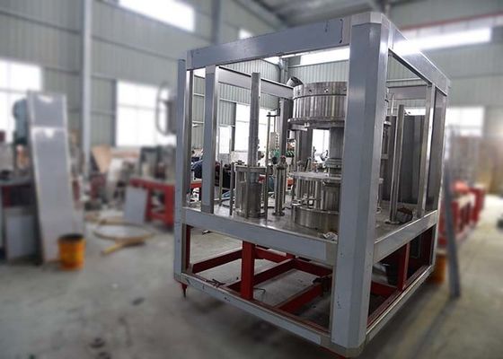 China De hoge Nauwkeurige Machine van het Mineraalwaterflessenvullen, de Automatische Bottelmachine van de Gasdrank leverancier