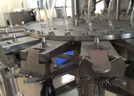 28000BPH Automatische Vloeibare het Flessenvullenmachine van de sap Bottelmachine leverancier